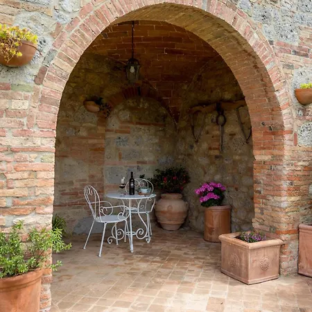 Gli Archi Di Corsanello سيينا