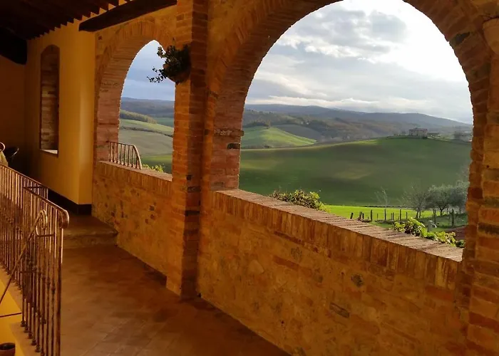 Gli Archi Di Corsanello Сиена